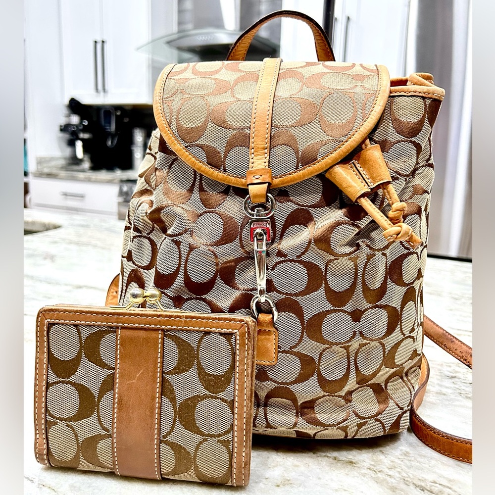 2 Piece Bundle Coach Authentic Stylish Backpack And Kisslock Wallet